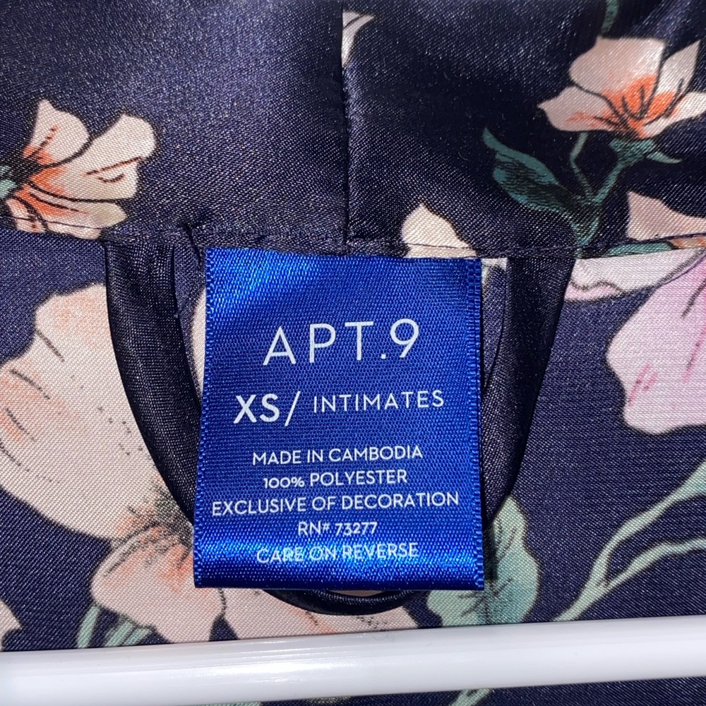 apt 9 Robe - Picture 2 of 8